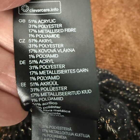 NWOT H&M Silver and Golden Metallic Black Beanie and Mitten Set - Picture 7 of 7